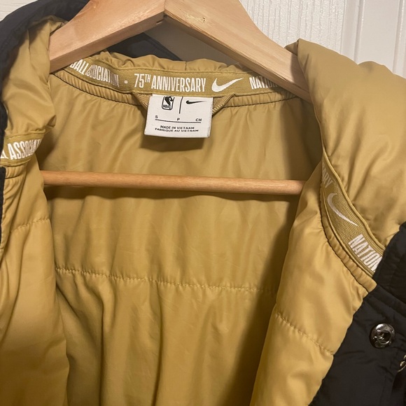 Toronto Raptors Nike Black/Gold City Edition Courtside Bomber Jacket Mens Small - Picture 5 of 5